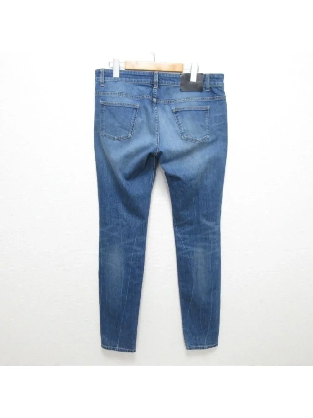 Gucci name distressed